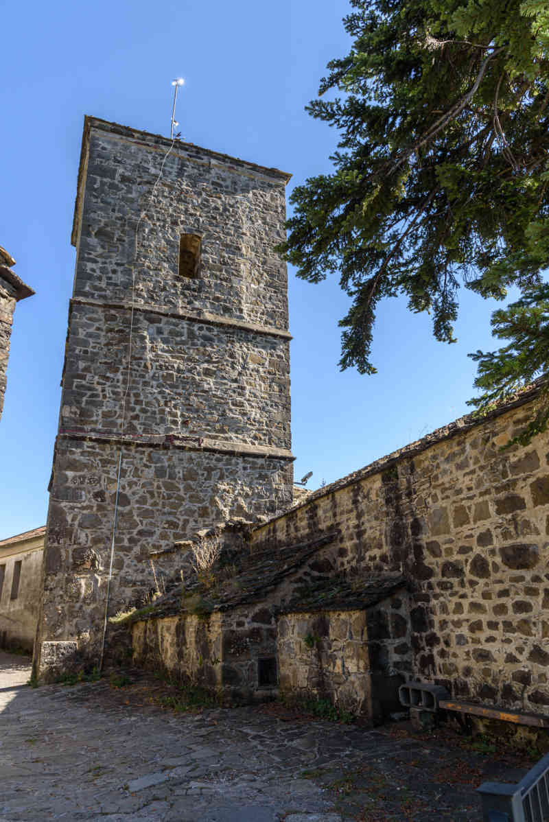 Huesca - Puértolas 07 - iglesia de San Vicente Mártir de Puértolas.jpg